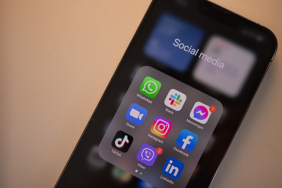 Cine este cel mai influent influencer român al anului? – MyIdol Vote